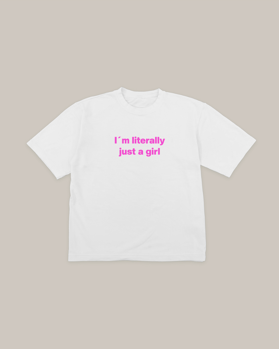 I´S JUST A GIRL TEE